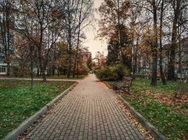 Myru Garden Square sonbahar günü. Güzel park, güzel manzara.