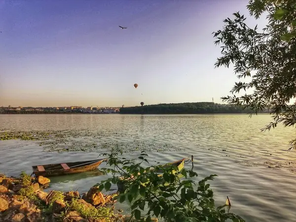 Dia Ensolarado Verão Noite Céu Impressionante Vistas Coloridas — Fotografia de Stock