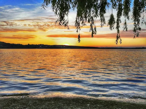 Encantador Pôr Sol Céu Colorido Lago Bela Noite Lago — Fotografia de Stock