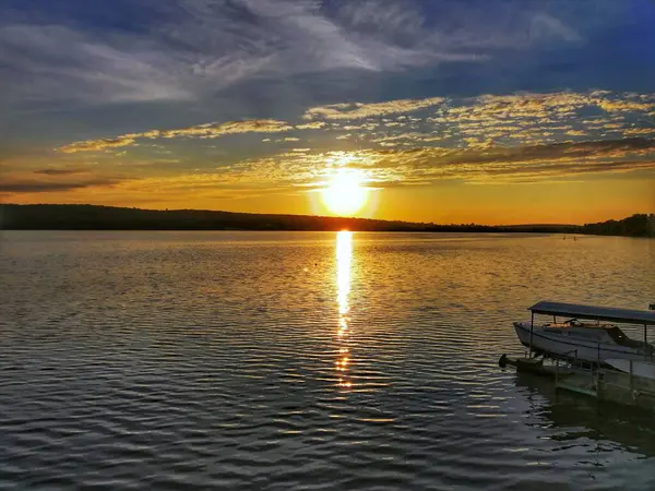 Pôr Sol Céu Colorido Lago Caminhada Incrível Lago — Fotografia de Stock