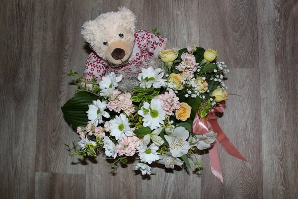 Medvídek Kyticí Květin — Stock fotografie