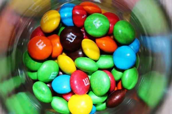 Vazodaki leziz renkli tatlılar