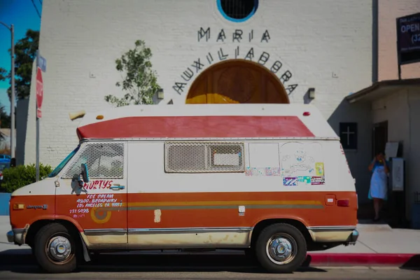 Ice cream truck in front of a church — Stock Photo, Image