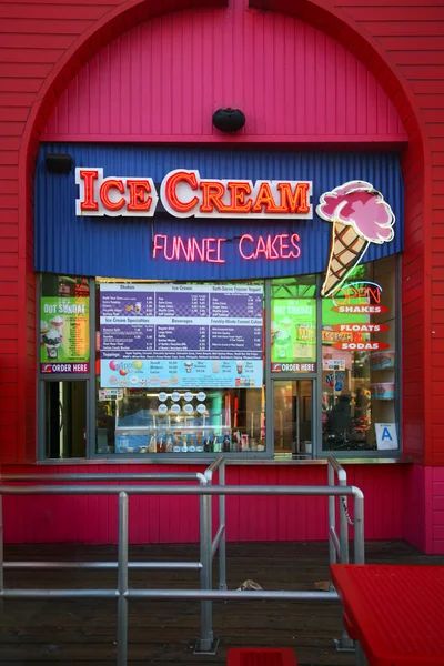 Barevný obchod se zmrzlinou — Stock fotografie
