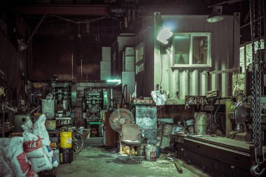 Seul caddesinde mekanik atölye çalışması