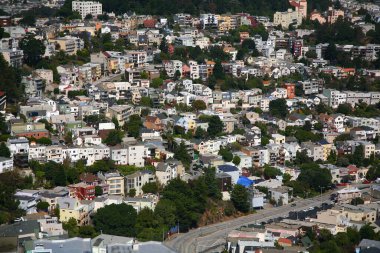 İkiz tavus kuşlarının tepelerinden San Franciscos bölgesi