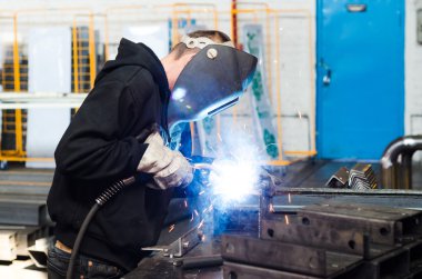 Kaynakçı metal konstrüksiyon