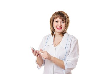 Telefon ile beyaz bir sabahlık doktor