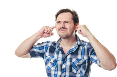 Erkekler parmak kulak kapatır