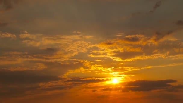 Cielo anaranjado de puesta de sol . — Vídeos de Stock