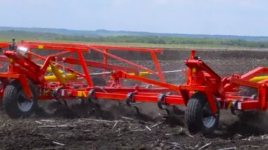 Traktör Toprak işler.