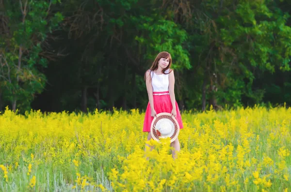 Ragazza in fiori — Foto Stock