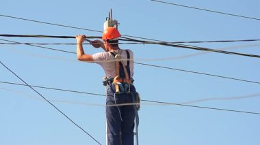 Işleç teller onarır