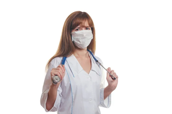 De dokter in een masker met een stethoscoop op een nek — Stockfoto