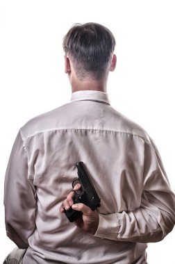 Adam arkadan silah tutan