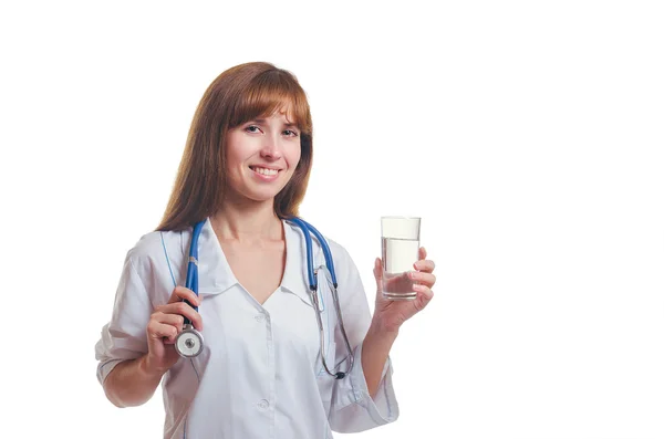 The doctor holds a glass with water in hand and smiles — Stock Photo, Image