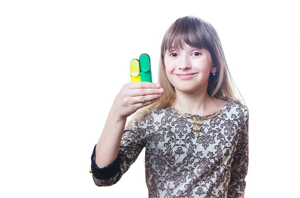 The girl holds felt-tip pens in hand — Stock Photo, Image