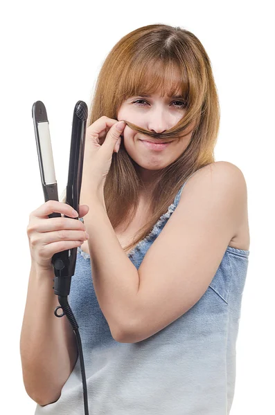 La femme avec le fer montre des moustaches aux cheveux longs — Photo