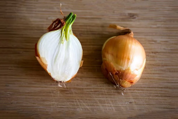 Sprouting Bulb Common Onion Cut Half Lying Wooden Surface Layers — Stock Photo, Image