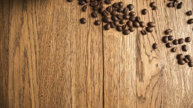 Stüdyo Kahve Fasulyesinin Ahşap arka planda Torbada Çekimi