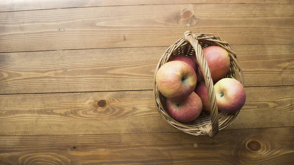 Basket Full Apples Wooden Background — Stock Photo, Image