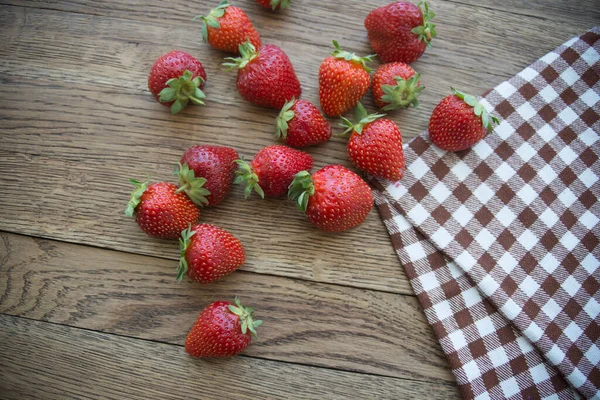 Jordgubbe Trä Bakgrund — Stockfoto