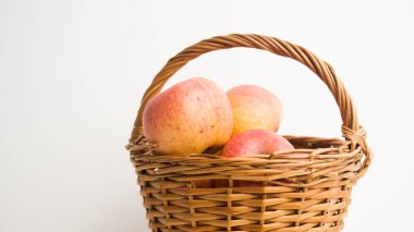 kırmızı elma yeşil elma