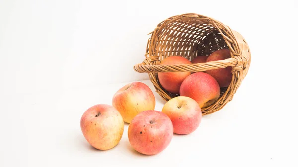 Pommes Mûres Sur Fond Bois — Photo