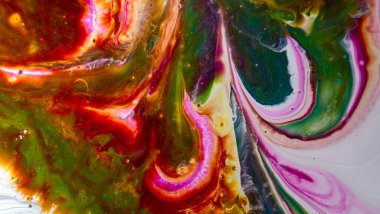 Sulu mürekkebin renkleri saydamdır. Soyut çok renkli mermer desen arkaplanı