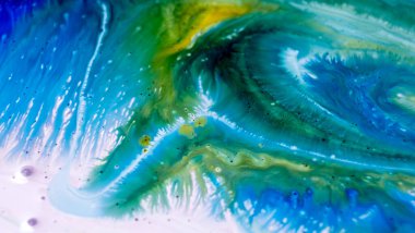 Sulu mürekkebin renkleri saydamdır. Soyut çok renkli mermer desen arkaplanı