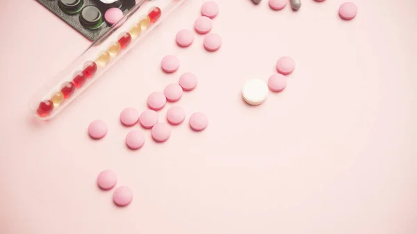 Flerfärgade Tabletter Träsked Koncept — Stockfoto