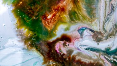 Sulu mürekkebin renkleri saydamdır. Soyut çok renkli mermer desen arkaplanı