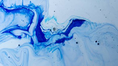 Sulu mürekkebin renkleri saydamdır. Soyut çok renkli mermer desen arkaplanı