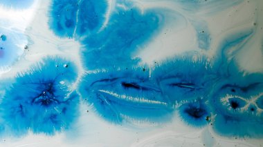 Sulu mürekkebin renkleri saydamdır. Soyut çok renkli mermer desen arkaplanı