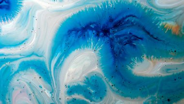 Sulu mürekkebin renkleri saydamdır. Soyut çok renkli mermer desen arkaplanı