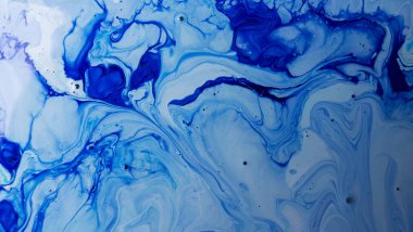 Sulu mürekkebin renkleri saydamdır. Soyut çok renkli mermer desen arkaplanı