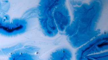 Sulu mürekkebin renkleri saydamdır. Soyut çok renkli mermer desen arkaplanı