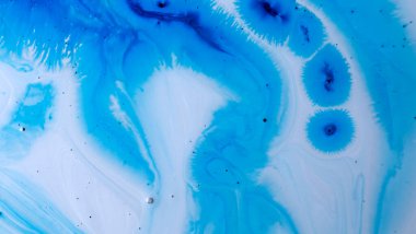 Sulu mürekkebin renkleri saydamdır. Soyut çok renkli mermer desen arkaplanı