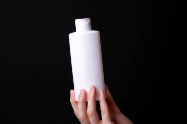 kadın yüzü ya da vücut losyonu.