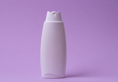 Temiz saç şampuanı paketi