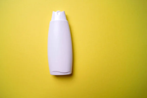 Embalagem Shampoo Lavagem Cabelo Fundo Colorido — Fotografia de Stock