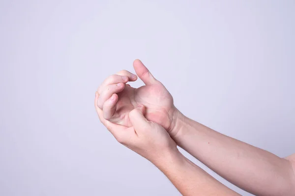 Homme Masse Les Mains Contre Douleur Glacée — Photo