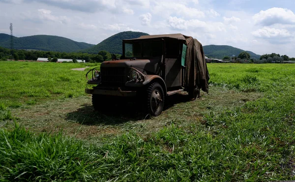 Her genişlikte eski arabalar