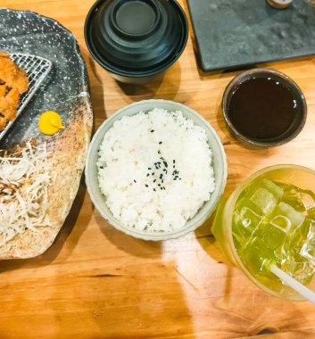 Susamlı buğulanmış pirinç.