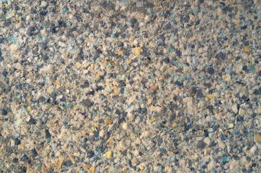 İç dolgu görünene kadar eski yatak yırtılır..