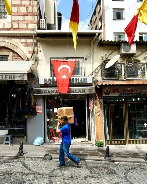 İstanbul, Türkiye 'de çalışan adam