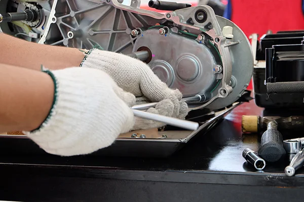 Eller sökme kiti motosiklet Onarım Servisi. Otomotiv Motor sökme kiti motosiklet.