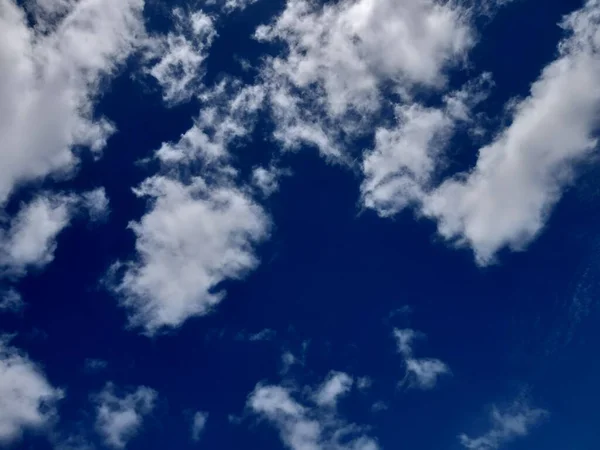 Блакитне Небо Білими Хмарами Величезне Блакитне Небо Хмари Небо Небо — стокове фото