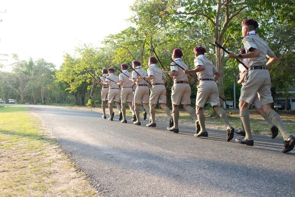 Chonburi, Tayland - 4 Nisan: tanımlanamayan Tay izci 20 Tayland Ulusal Scout Jamboree Nisan çalışmanın bir parçası olarak 4,2015 içinde Vajiravudh izci kampı, Chonburi, Tayland, Thailand.