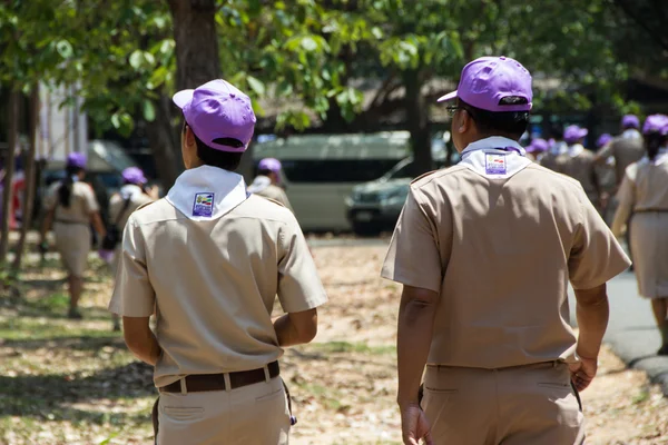 Chonburi, Tailandia - 4 de abril: Scout tailandés no identificado en el 20º JAMBOREE NACIONAL DE ESCUELA DE TAILANDIA como parte del estudio del 4 de abril de 2015 en el Campamento Scout de Vajiravudh, Chonburi, Tailandia . —  Fotos de Stock